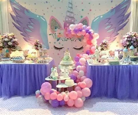 A Festa de Unicornio de Utt Panichkul: Um Banquete de Fantasia e Alegria em Bangkok!