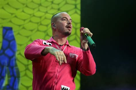  J Balvin's Vibras Tour Hits Bogotá with Unexpected Colombian Twist!