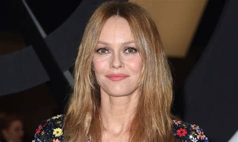  O Encontro Extraordinário de Vanessa Paradis com os Fãs Brasileiros: Uma Celebração Musical Inesquecível!